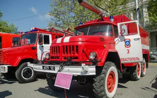 На площади Нахимова продемонстрировали пожарную технику 