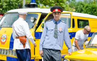 В День ГИБДД в Севастополе прошла выставка ретро-автомобилей