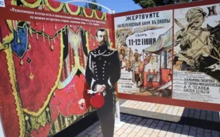 На площади Ленина в Керчи открыли историческую выставку из Петербурга (фото)