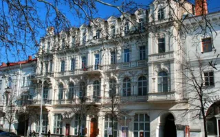 90 лет картинной галерее и новые заслуженные артисты Крыма: новости культуры Севастополя (фото, видео)