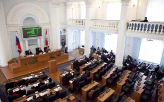 Заксобрание не пустило СМИ на заседание и лишило депутатов зарплат