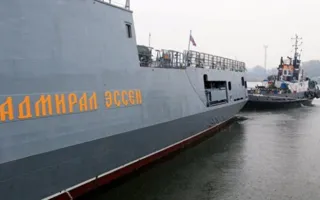 Крымский фрегат причалил к берегу греческого острова