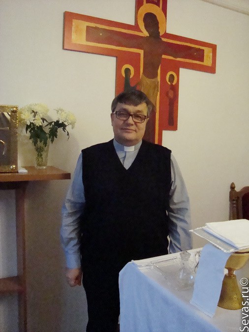 отец Ян Севастополь, экзорцизм Севастополь, католики Севастополя, экзорцисты Севастополя, изгоняющий дьявола Севастополь