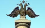 Бронзовая скульптура орла на Памятнике Балаклавскому сражению. Авторы: Владимир и Александра Бондаренко