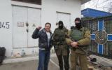 Военные не отказываются фотографироваться с одним из командиров «самооборонцев» Геннадием 