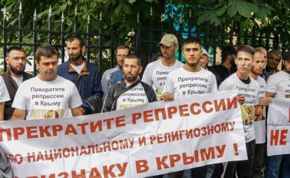 На акции в поддержку крымских татар в Москве задержали более 50 человек 