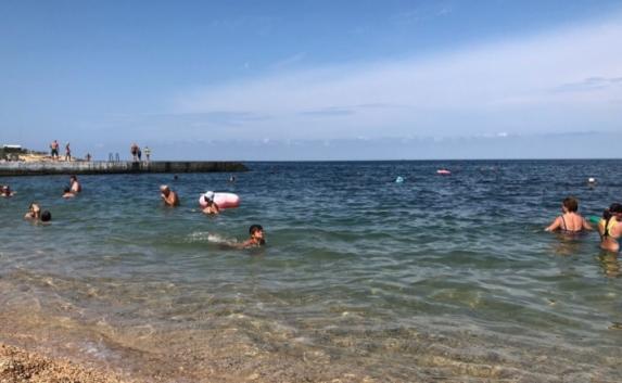 Полное море нечистот: пляжи Севастополя массово закрывают из-за выбросов (соцсети)