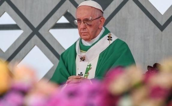 Травмированный Папа Римский выступил перед жителями Колумбии (фото) 