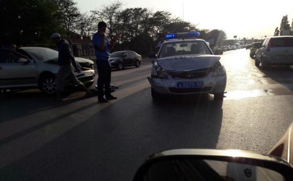 ДТП на трассе Симферополь—Феодосия: полицейский автомобиль врезался в иномарку (фото)