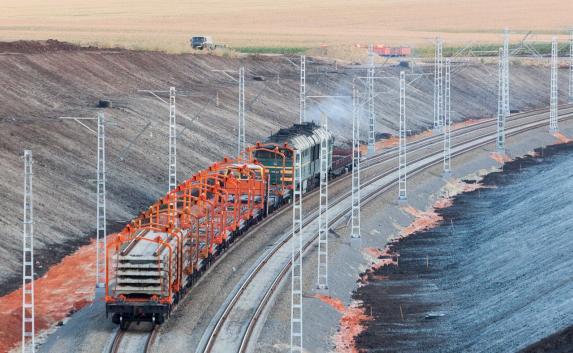 Первые грузовые составы РЖД отправились по новой железной дороге в обход Украины