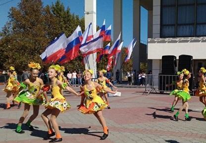 В Крыму отметили День флага и герба (фото)