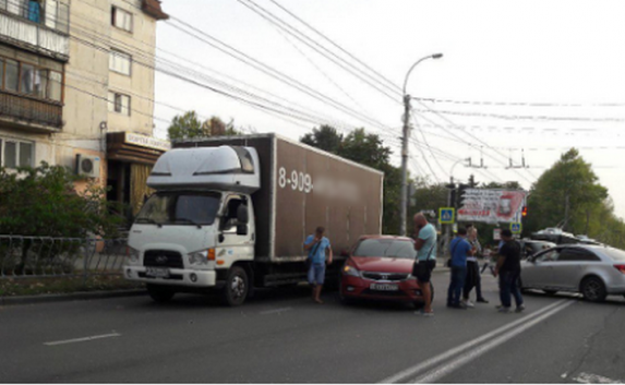 Сводки с крымских дорог: в понедельник случилось 7 ДТП, 5 человек пострадали 