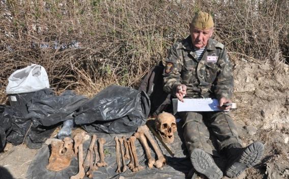 У здания филиала МГУ в Севастополе выкопали останки 12 бойцов ВОВ (фото, видео)
