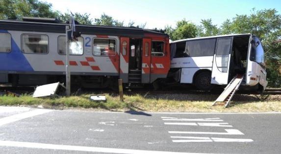 Поезд и автобус столкнулись во Владимирской области, 19 человек погибли (фото) 