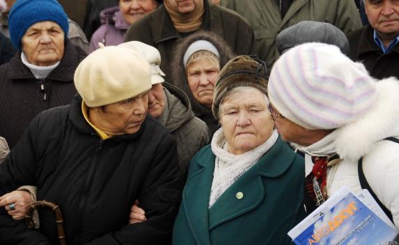 Пенсионеры в России страдают из-за маленьких пенсий и проблем со здоровьем (опрос ВЦИОМ)