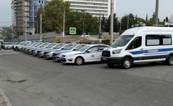 Полиция Севастополя организовала автомобильный парад на площади Восставших (фото, видео)