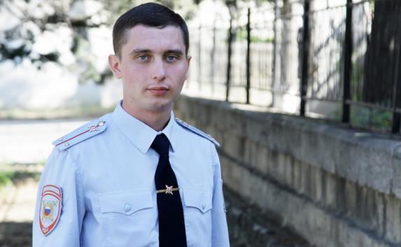 Сотрудник севастопольской полиции спас пенсионера от смерти в лесу