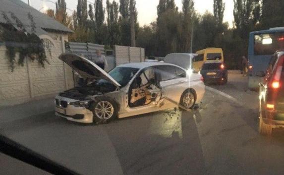 Сводки с крымских дорог: чудесное спасение пешеходов, BMW осталось без двери (фото, видео)