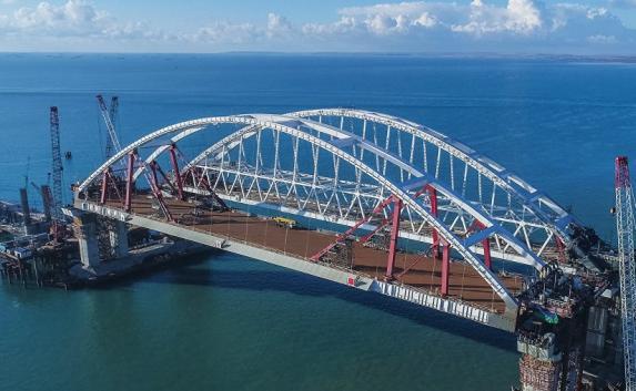В Керченском проливе установили вторую арку Крымского моста и открыли движение (фото,видео)