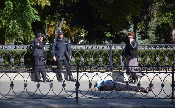 Скончавшийся севастополец несколько часов лежал посреди площади Нахимова (фото)