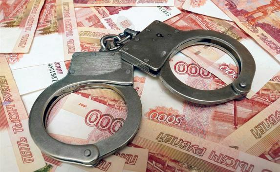 Инспектора ГИБДД Севастополя поймали на взятке в 160 тысяч рублей