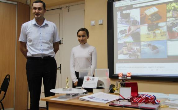 Школьница из Севастополя запатентовала тренажёр для толстых кошек (фото, видео)