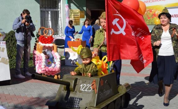 В Крыму прошёл «Парад колясок» (фото)