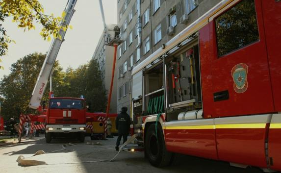 В здании ялтинской поликлиники произошёл пожар: эвакуировано 50 человек.
