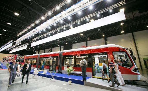 Частные трамваи и автобус, который считает пассажиров — транспорт будущего уже в России