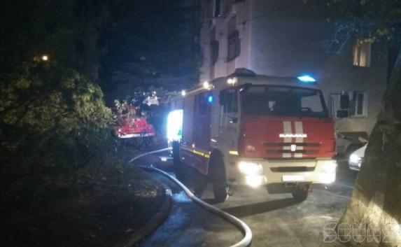 Троих детей удалось спасти на пожаре в Ялте (фото)