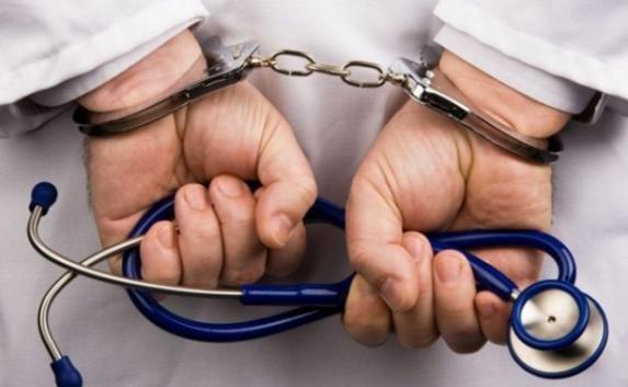 Двое крымских врачей в суде ответят за смерть пациентов