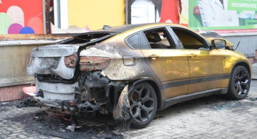 Золотая BMW сгорела ночью в Феодосии (фото)