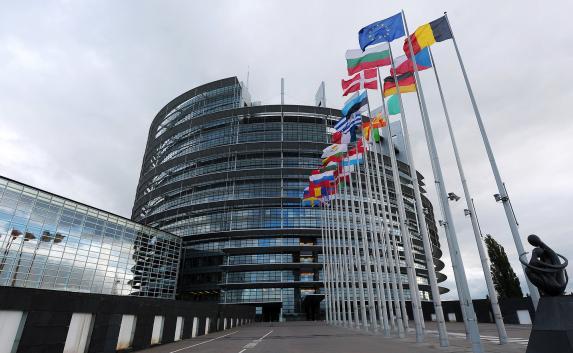 Депутатов Европарламента уличили в десятках сексуальных домогательств