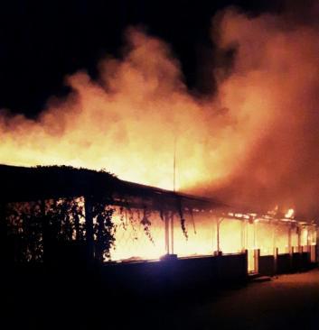 Спасатели потушили горящую столовую в Коктебеле (фото)