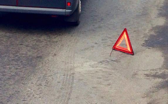 На крымской трассе столкнулись две легковушки — погиб ребёнок (фото)