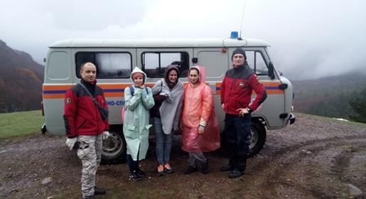 Заблудившихся в горах 7 туристов спасли сотрудники «Крым-спаса»