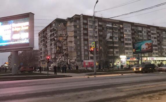 Взрыв газа в жилом доме в Ижевске: десятки человек остаются под завалами, один погиб  (фото)