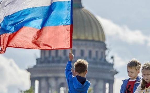 Депутаты внесли в Госдуму проект закона о патриотическом воспитании