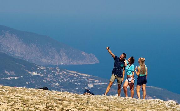 Крым за 10 месяцев посетили более 5 миллионов туристов