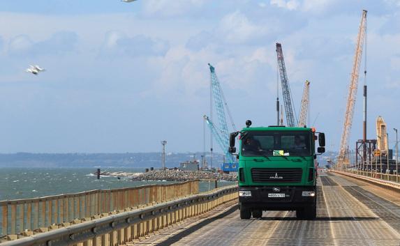 Все по плану: автоподходы к Крымскому мосту готовы на 65%