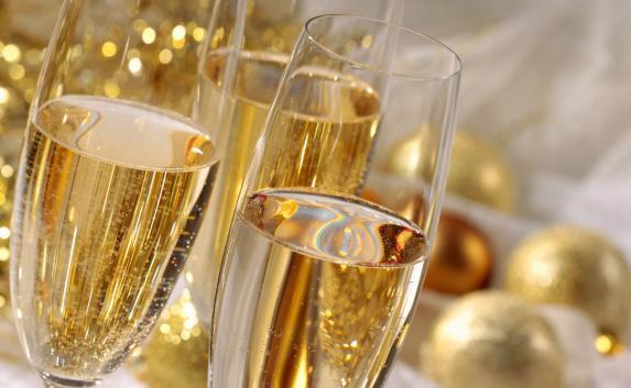 Виноделы Крыма выступили против повышения цен на шампанское к Новому году 