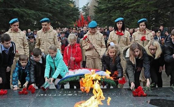 В Крыму почтили память Неизвестного Солдата — фото
