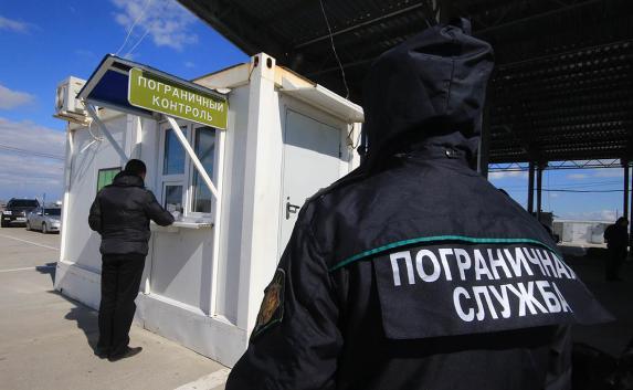 Пограничники задержали иностранку с паспортом сестры в Крыму
