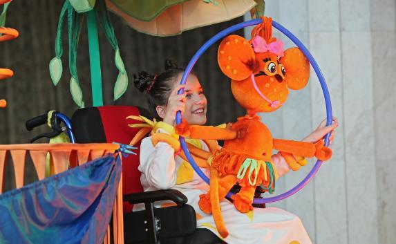 В Крыму прошла премьера спектакля с участием детей-инвалидов (фото)