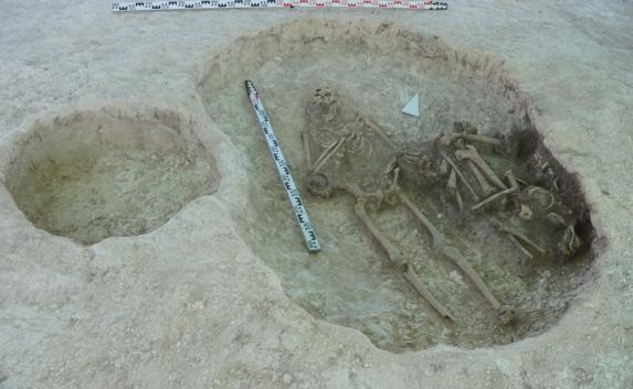 Скелеты Бронзового века с булавами обнаружили на месте строительства трассы «Таврида» (фото)