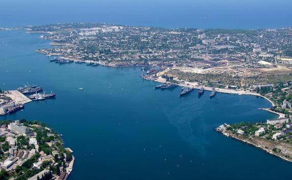В Севастопольской бухте остановлено движение судов из-за всплывшего газопровода