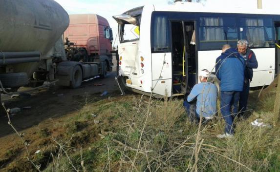 Происшествия в Крыму: пожар, ДТП с автобусом и бетономешалкой, спасение грибника
