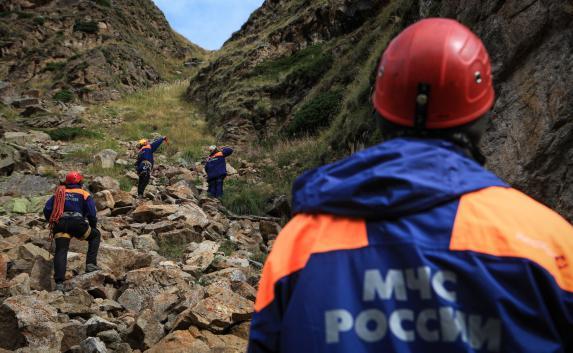 МЧС спасли женщину с ребёнком в крымских горах