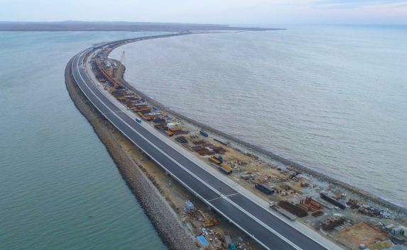 Строительство Крымского моста —  главное событие года по мнению россиян (фото)