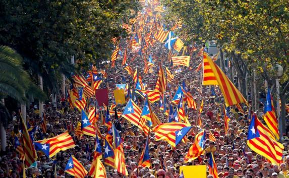 Победа сторонников независимости Каталонии и памятник патриарху: новости мира (фото)